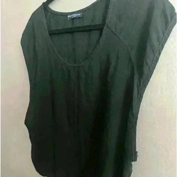 Brandy Melville top too cute 🥰 - Picture 2 of 7